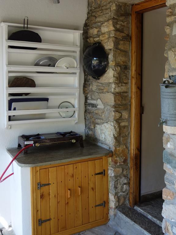 Traditional Stonehouse Potistika Bagian luar foto